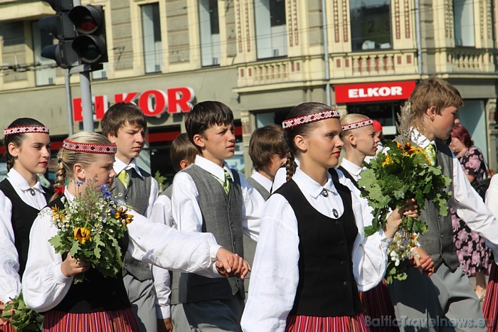 X Latvijas skolu jaunatnes dziesmu un deju svētku gājiens 46269