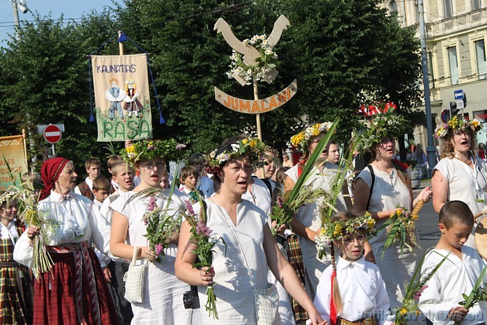 X Latvijas skolu jaunatnes dziesmu un deju svētku gājienā iet Jumalāni 46284