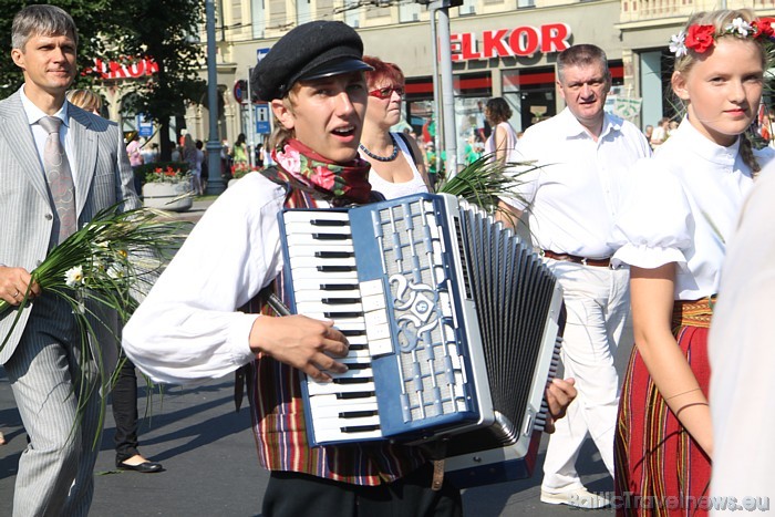 X Latvijas skolu jaunatnes dziesmu un deju svētku gājiens 46292