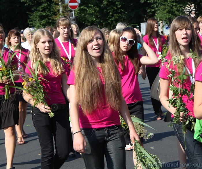 X Latvijas skolu jaunatnes dziesmu un deju svētku gājiens 46299