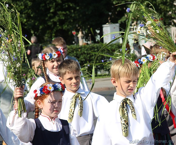 X Latvijas skolu jaunatnes dziesmu un deju svētku gājiens 46303