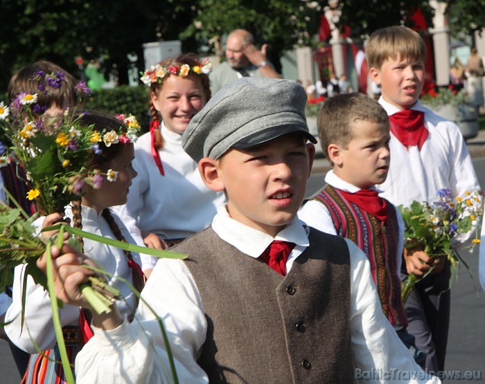 X Latvijas skolu jaunatnes dziesmu un deju svētku gājiens 46305