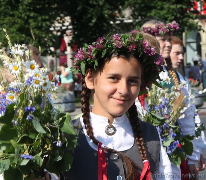 X Latvijas skolu jaunatnes dziesmu un deju svētku gājiens 46316