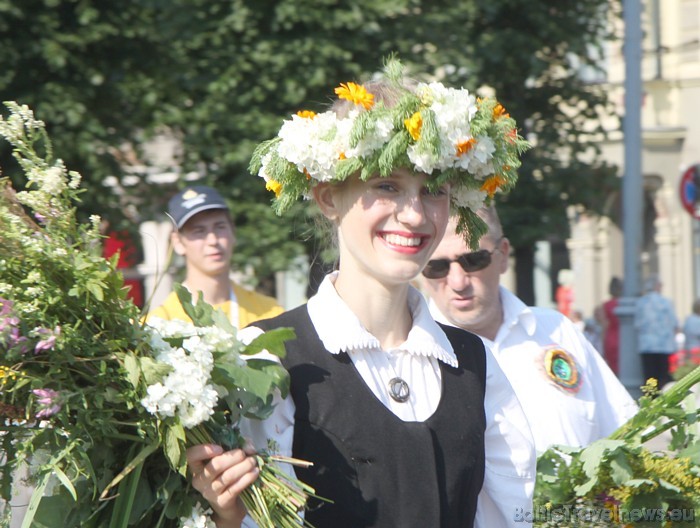X Latvijas skolu jaunatnes dziesmu un deju svētku gājiens 46414