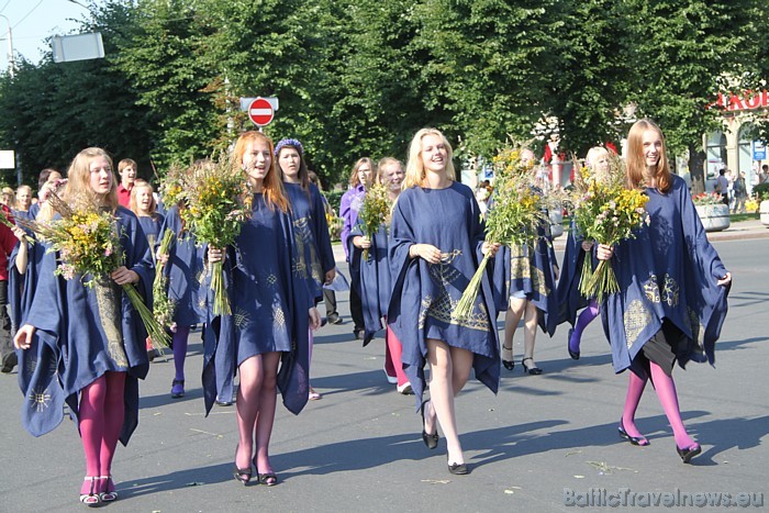 X Latvijas skolu jaunatnes dziesmu un deju svētku gājiens 46416