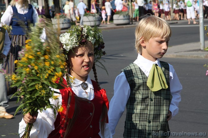 X Latvijas skolu jaunatnes dziesmu un deju svētku gājiens 46420