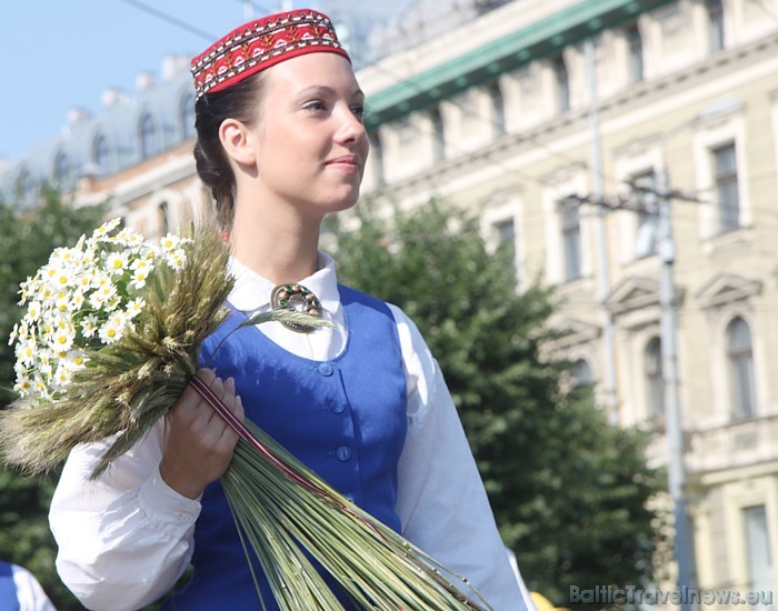 X Latvijas skolu jaunatnes dziesmu un deju svētku gājiens 46424