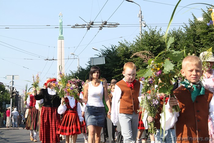 X Latvijas skolu jaunatnes dziesmu un deju svētku gājiens 46447