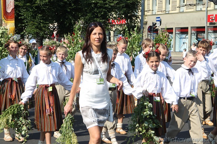 X Latvijas skolu jaunatnes dziesmu un deju svētku gājiens 46458