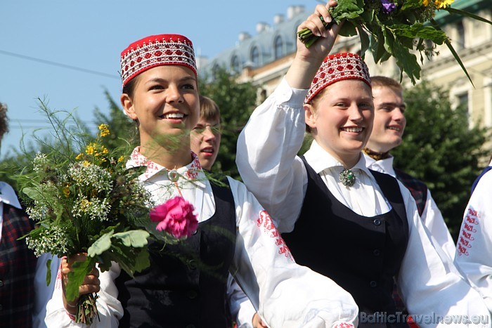 X Latvijas skolu jaunatnes dziesmu un deju svētku gājiens 46467