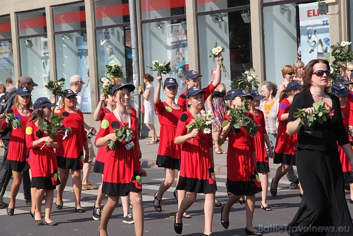 X Latvijas skolu jaunatnes dziesmu un deju svētku gājiens 46507