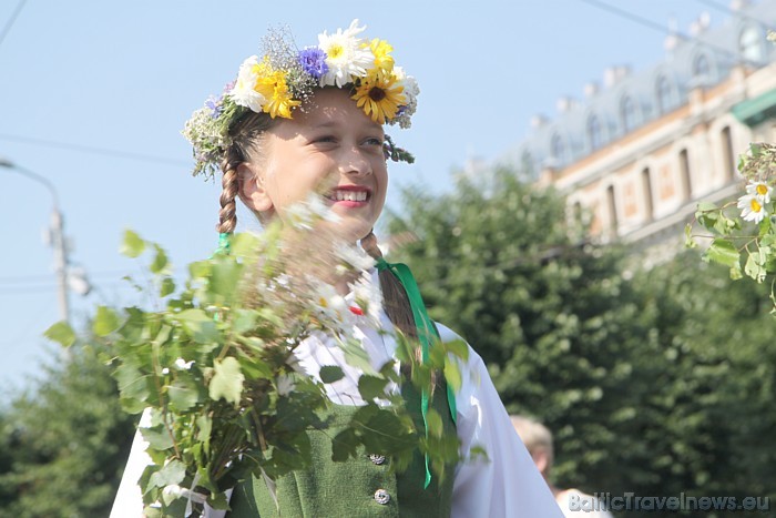 X Latvijas skolu jaunatnes dziesmu un deju svētku gājiens 46514