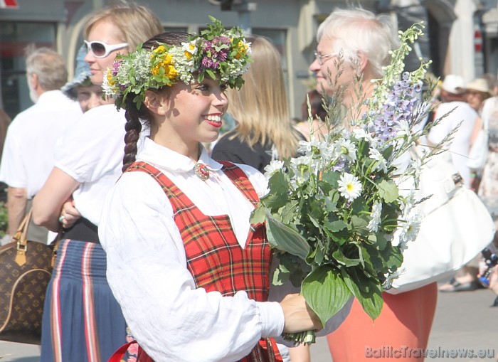 X Latvijas skolu jaunatnes dziesmu un deju svētku gājiens 46517