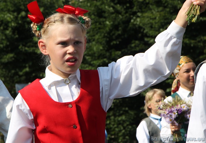 X Latvijas skolu jaunatnes dziesmu un deju svētku gājiens 46546