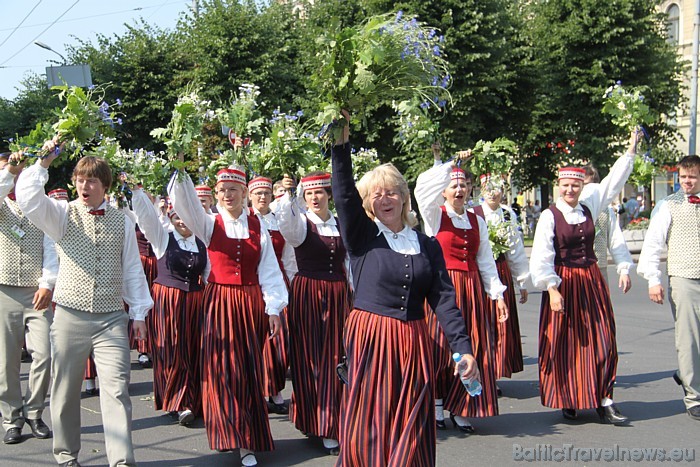 X Latvijas skolu jaunatnes dziesmu un deju svētku gājiens 46576