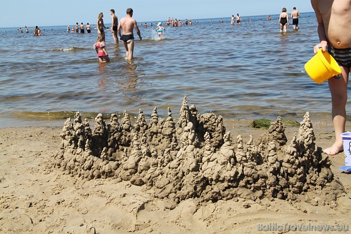 Smilšu pilis Jūrmalas pludmalē 46603