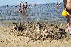 Smilšu pilis Jūrmalas pludmalē 10