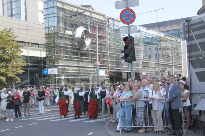 X Latvijas skolu jaunatnes dziesmu un deju svētku gājiena skatītāji 46628