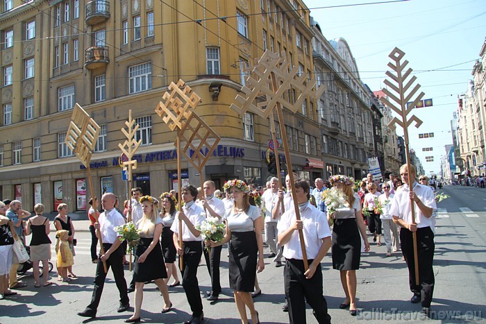 X Latvijas skolu jaunatnes dziesmu un deju svētku gājiens 46647