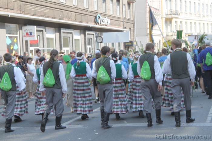X Latvijas skolu jaunatnes dziesmu un deju svētku gājiens 46661