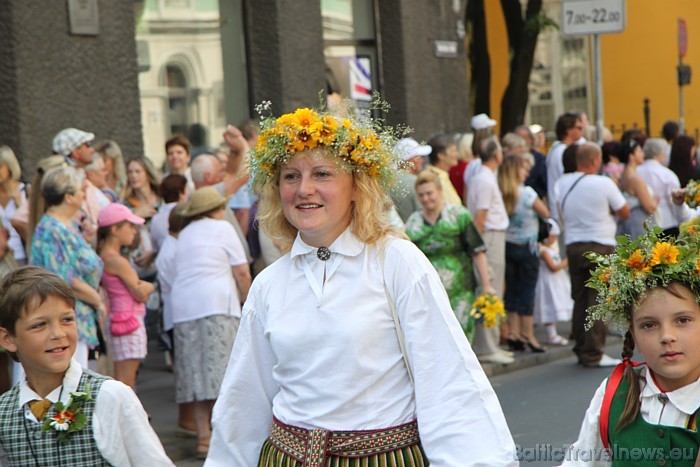 X Latvijas skolu jaunatnes dziesmu un deju svētku gājiena dalībnieki 46695