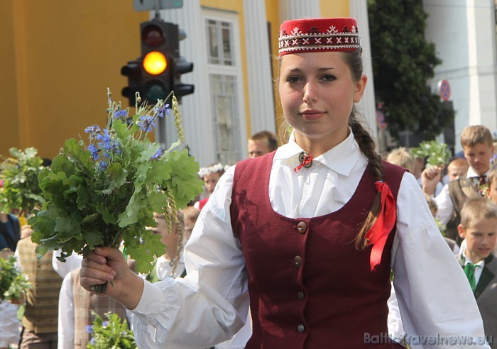 X Latvijas skolu jaunatnes dziesmu un deju svētku gājiens 46698