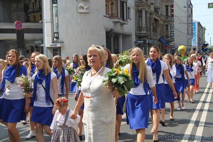 X Latvijas skolu jaunatnes dziesmu un deju svētku gājiens 46701