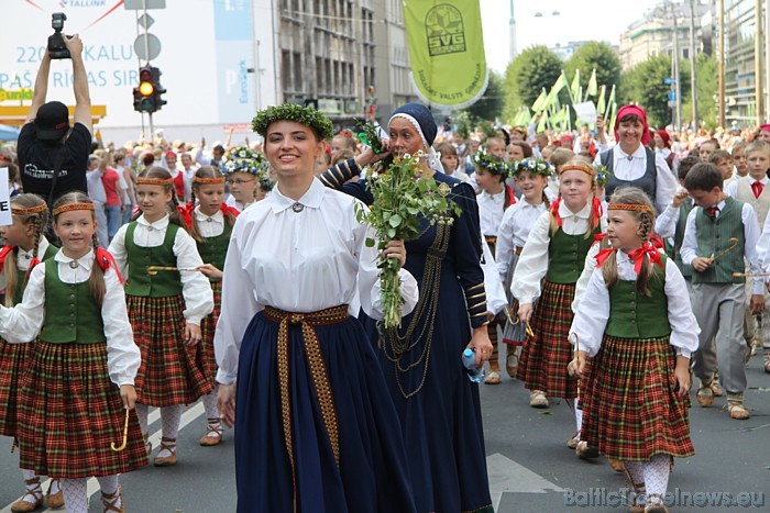 X Latvijas skolu jaunatnes dziesmu un deju svētku gājiens 46719