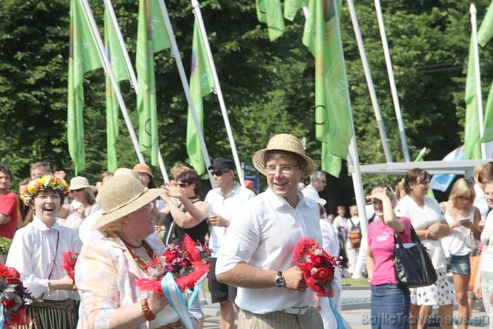 X Latvijas skolu jaunatnes dziesmu un deju svētku gājienā piedalās arī Rīgas mērs Nils Ušakovs 46762
