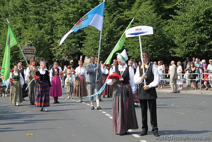 X Latvijas skolu jaunatnes dziesmu un deju svētku gājienā dodas Rīgas skolu kolektīvi 46764