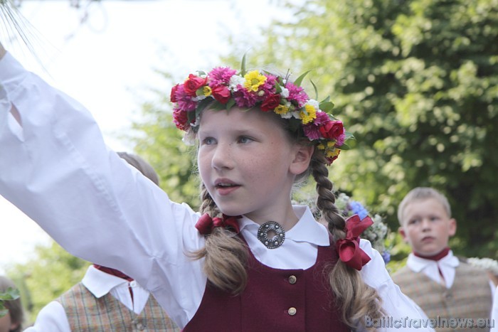 X Latvijas skolu jaunatnes dziesmu un deju svētku gājiens 46778
