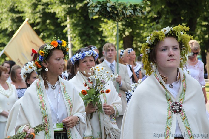 X Latvijas skolu jaunatnes dziesmu un deju svētku gājiens 46783