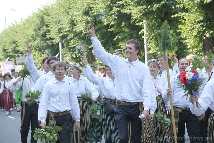 X Latvijas skolu jaunatnes dziesmu un deju svētku gājiens 46786