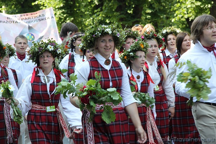 X Latvijas skolu jaunatnes dziesmu un deju svētku gājiens 46787