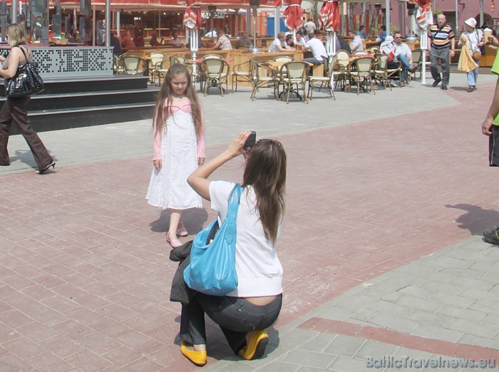 Gaismas egle jau kļuvusi par populāru fotografēšanās vietu rīdziniekiem un pilsētas viesiem. Uz tās uzstādīts elektronisks pulkstenis, kurš skaita lai Gaismas egle jau kļuvusi par populāru fotografēšanās vietu rīdziniekiem un pilsētas viesiem. Uz tās uzstādīts elektronisks pulkstenis, kurš skaita lai 46730