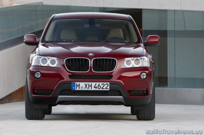 ...un BMW X3 xDrive35i, kas 100 km/h sasniegs pēc 5,7 sekundēm 46929