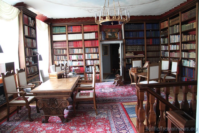 Kukšu muižas viesu rīcībā ir plaša bibliotēka par mākslu, tās stiliem, dizainu, pavārmākslu un citām tēmām Kukšu muižas viesu rīcībā ir plaša bibliotēka par mākslu, tās stiliem, dizainu, pavārmākslu un citām tēmām 47157