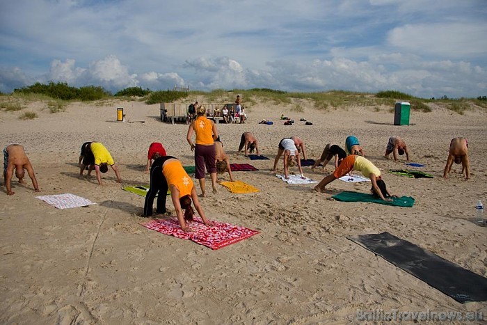 Vērojot, kā dalībnieki bauda vēja, dēļa un pūķa tandēmu, skatītāji varēs baudīt sauli pludmales bārā, turpat pludmalē nodarboties ar jogu vai vienkārš 47189