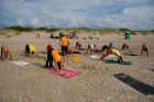 Vērojot, kā dalībnieki bauda vēja, dēļa un pūķa tandēmu, skatītāji varēs baudīt sauli pludmales bārā, turpat pludmalē nodarboties ar jogu vai vienkārš 4
