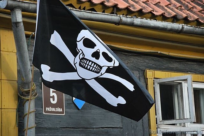 Katru gadu jūlija trešajā nedēļas nogalē Latvija sadalās uz pusēm. Viena daļa brauc uz Vidzemi svinēt Positivus festivālu, bet otra daļa dodas uz Kuld Katru gadu jūlija trešajā nedēļas nogalē Latvija sadalās uz pusēm. Viena daļa brauc uz Vidzemi svinēt Positivus festivālu, bet otra daļa dodas uz Kuld 47326