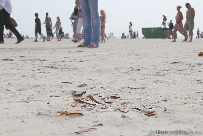 Baltic Beach Party apkārtējā pludmale ir pilna ar sasistām pudelēm. Pludmalē ir jābūt ļoti uzmanīgiem, jo pēc nakts pasākumiem stikli netiek novākti! 47515