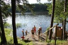 Pēc aktīvas sportošanas visi dodas uz peldi Valguma ezerā 19