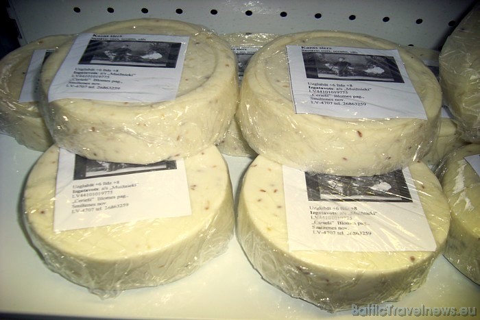 Gardēži varēja nobaudīt un iegādāties desmit dažādu Vidzemes zemnieku saimniecību un pienotavu ražotus sierus, kas vislabāk garšo pie alus 47799