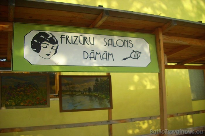 Dienas pirmajā pusē dāmas priecēja Frizūru salons, kurā ikviena profesionāļu rokās varēja kļūt par īstu retro lēdiju Dienas pirmajā pusē dāmas priecēja Frizūru salons, kurā ikviena profesionāļu rokās varēja kļūt par īstu retro lēdiju 47835