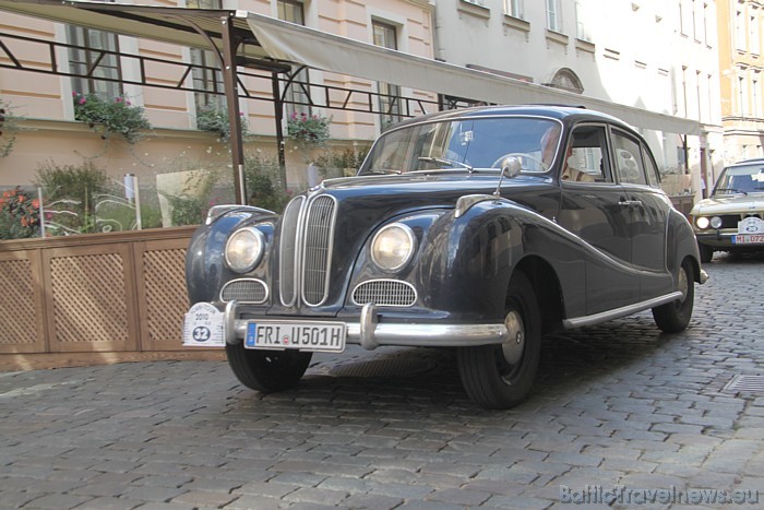 Antīko auto brauciena dalībnieks - BMW 501 48019