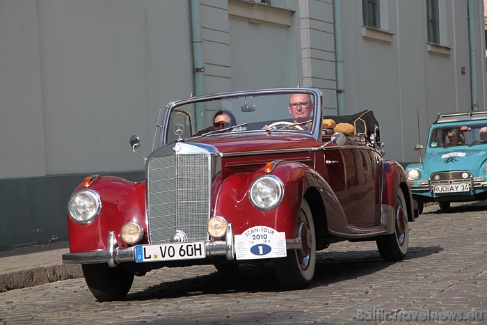 Braucienā piedalījās 31 antīkā automašīna (BMW, Mercedes Benz, DKW, Porsche, Peugeot, Citroen un dažādas antīkas automašīnas no Lielbritānijas) Braucienā piedalījās 31 antīkā automašīna (BMW, Mercedes Benz, DKW, Porsche, Peugeot, Citroen un dažādas antīkas automašīnas no Lielbritānijas) 48022
