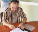 Novatours direktors Leonīds Močeņovs apliecina konkursa balvu izlozes pareizību ar savu parakstu 9