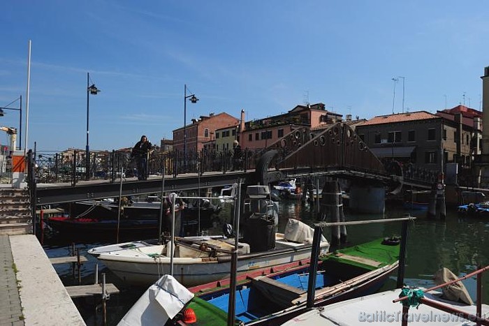 Augstā jūras ūdens līmeņa dēļ Venēcijā bieži nākas cīnīties ar plūdiem
Foto: Fototeca ENIT/Gino Cianci 48867