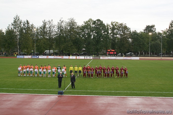 Brāzmainā lietus un skatītāju uzmundrinošo kliedzienu pavadīti, spēlē uzvarēja FK Jelgava futbolisti. Apsveicam! Brāzmainā lietus un skatītāju uzmundrinošo kliedzienu pavadīti, spēlē uzvarēja FK Jelgava futbolisti. Apsveicam! 49003