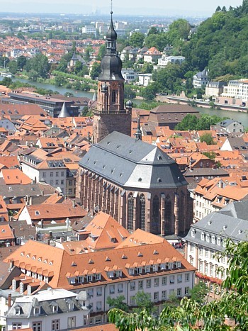 Heidelberga ne velti tiek dēvēta par studentu pilsētu - šeit atrodas daudzas universitātes, institūti, koledžas un sastopami studenti no dažādām pasau 49286